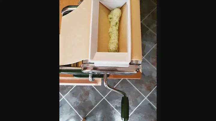 How to use and make ravioli with the - Ravioli attachment from Marcato.