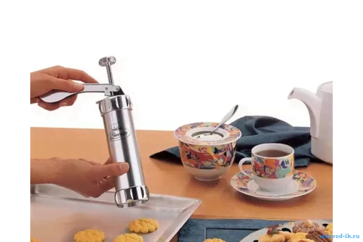 Кондитерский шприц пресс для печенья Marcato Biscuits с металлическими насадками-0