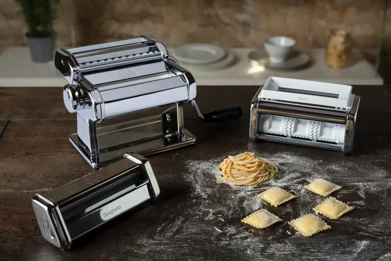 Набор для 5 видов пасты Marcato Classic Pasta Set 150 (лапшерезка тестораскатка Atlas 150 mm + насадка равиоли, спагетти)-2